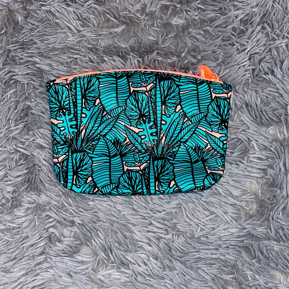 really cute compact ipsy bag